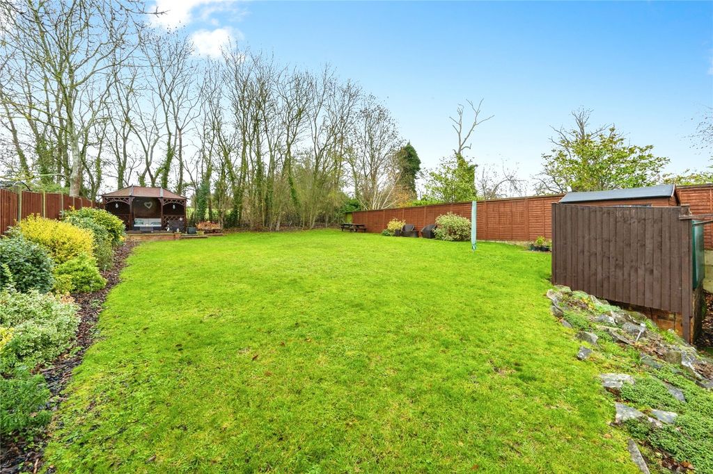 Property photo 2 of 24 Garden