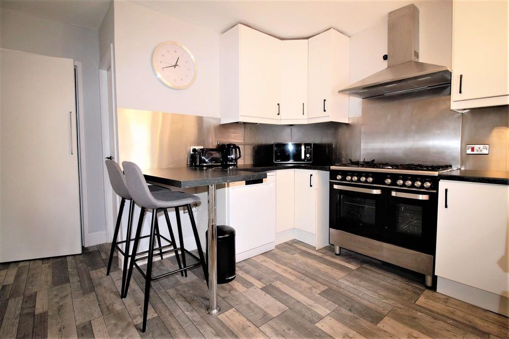 Property photo 2 of 7 0_85Pwu_Ekuat97M8Kabcq.Jpg