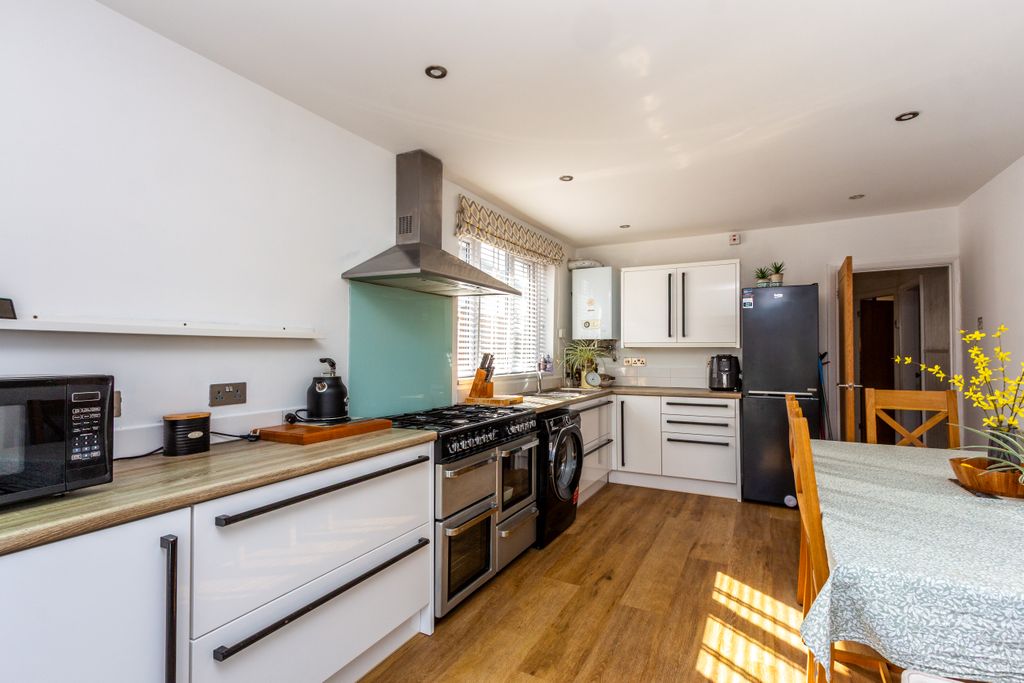 Property photo 3 of 10 Kitchen/Dining Room