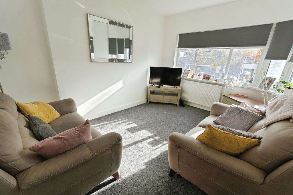 Property photo 2 of 15 Lounge