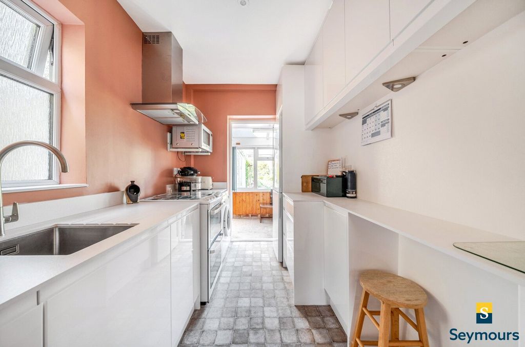 Property photo 2 of 21 Kitchen