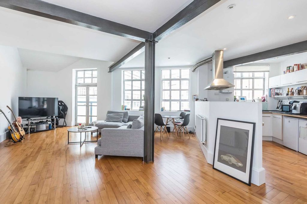 Property photo 3 of 20