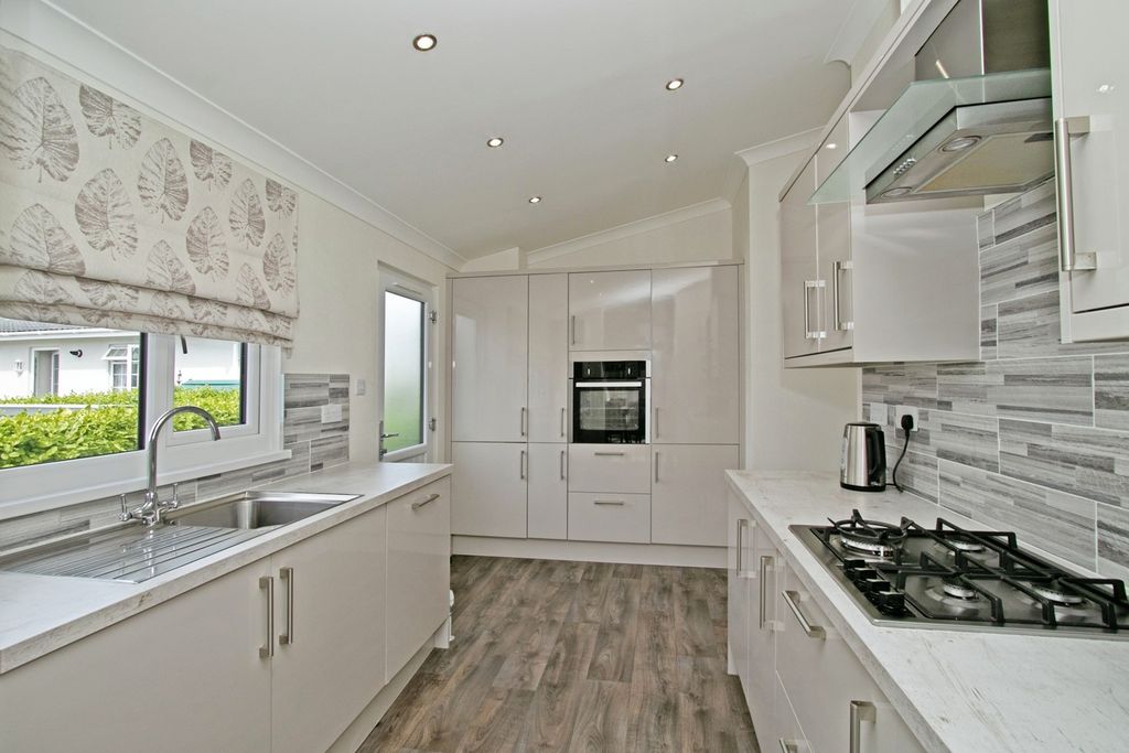 Property photo 2 of 12 Pbox-Img.Jpg
