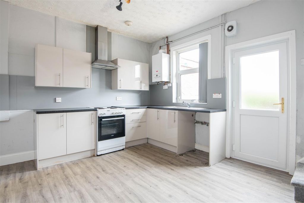 Property photo 3 of 13 Kitchen