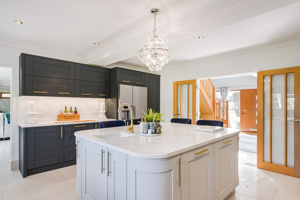 Property photo 3 of 34 Brecklands_7 11