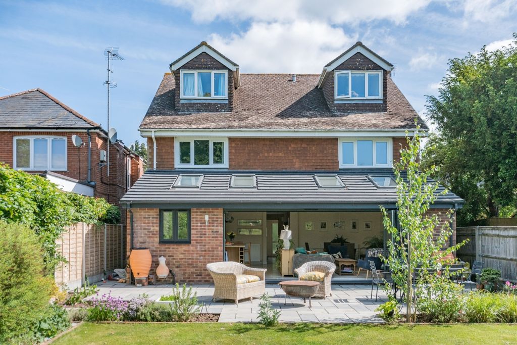 Property photo 1 of 11 Garden