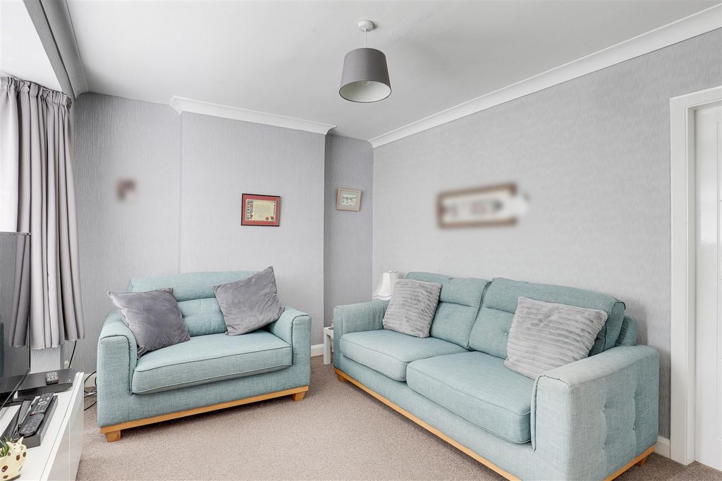 Property photo 3 of 17 4484.Jpg