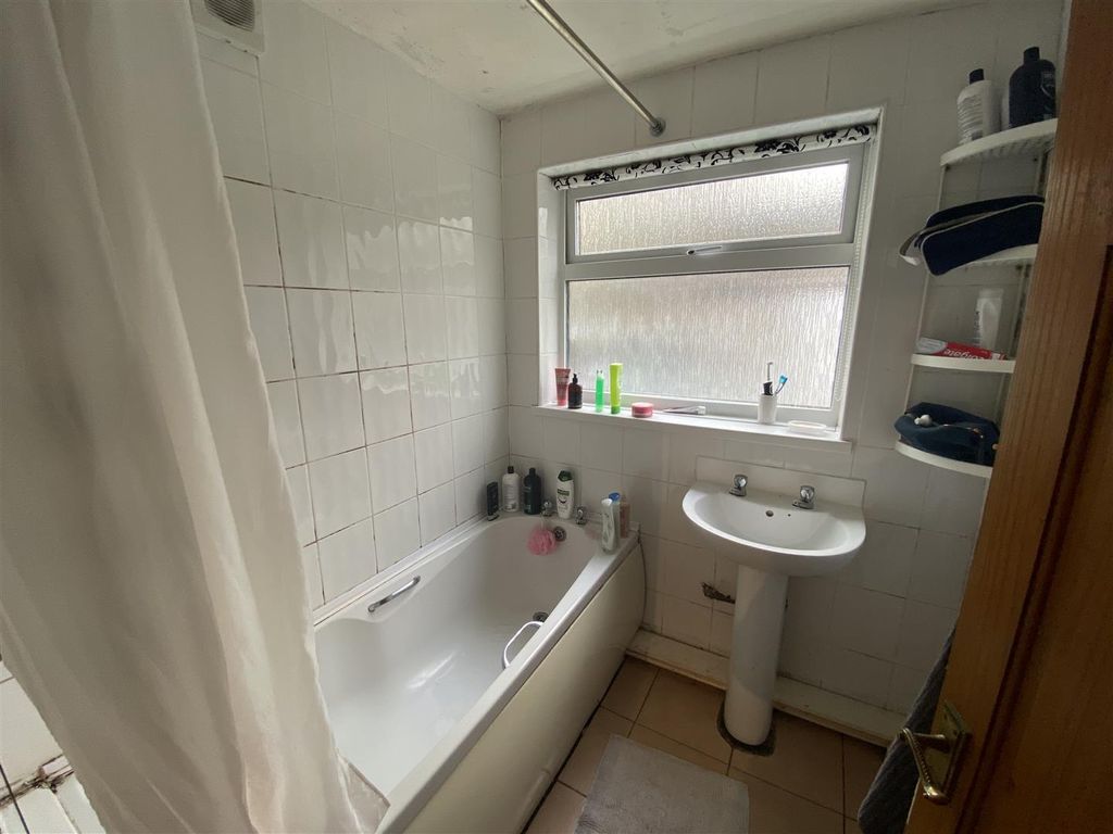 Property photo 3 of 6 3Bfgkuqlyckcmhc3Watyho4Ce5W.Jpg
