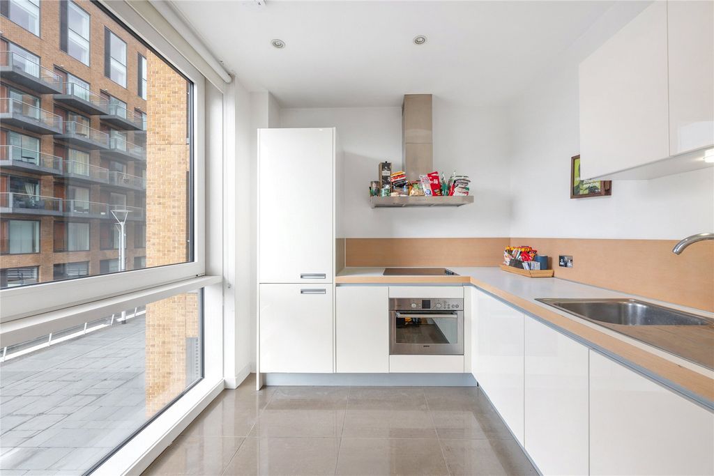 Property photo 3 of 10 Kitchen