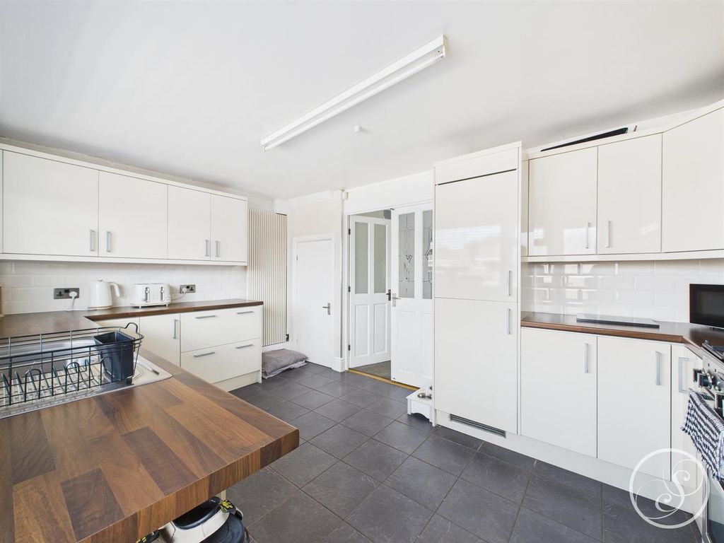 Property photo 2 of 14 Kitchen