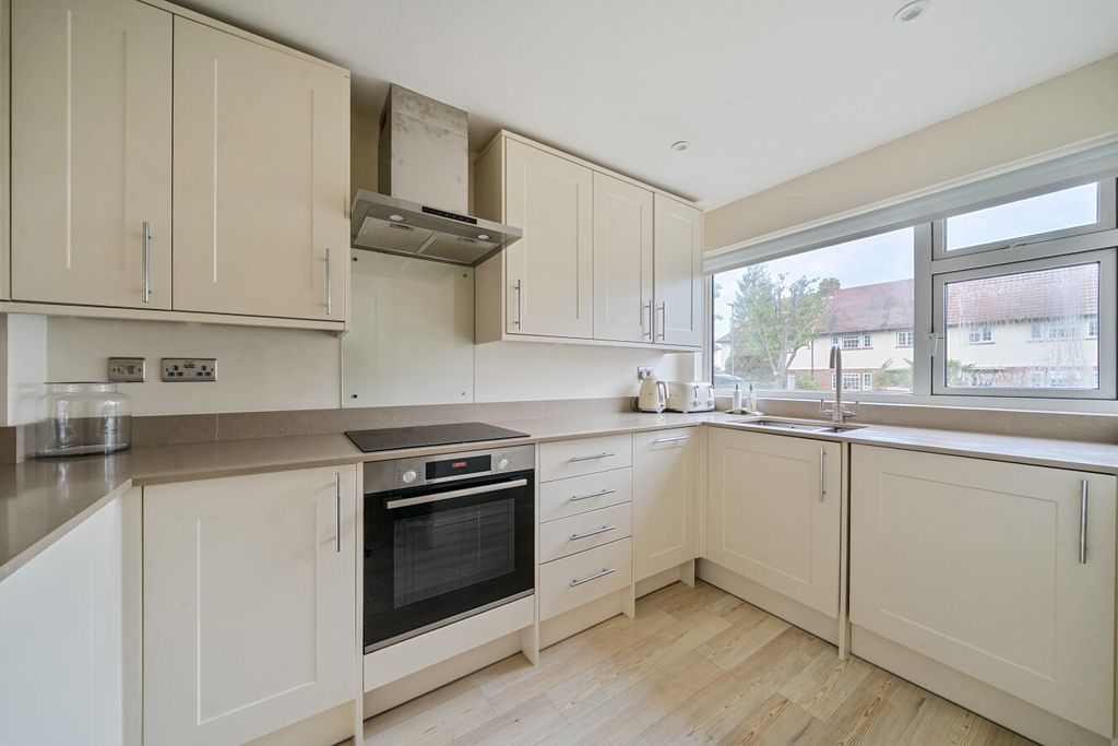 Property photo 3 of 14 1521542-16-6Aaa67...