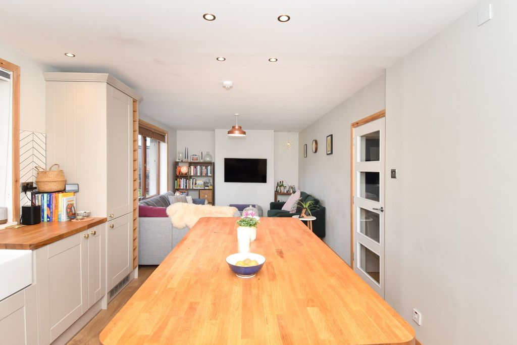 Property photo 3 of 34