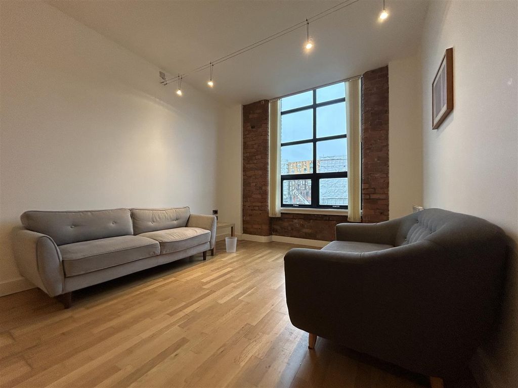 Property photo 1 of 11 Livingroom (2).Jpeg