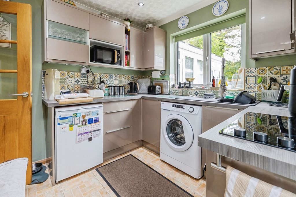 Property photo 2 of 18 Kitchen