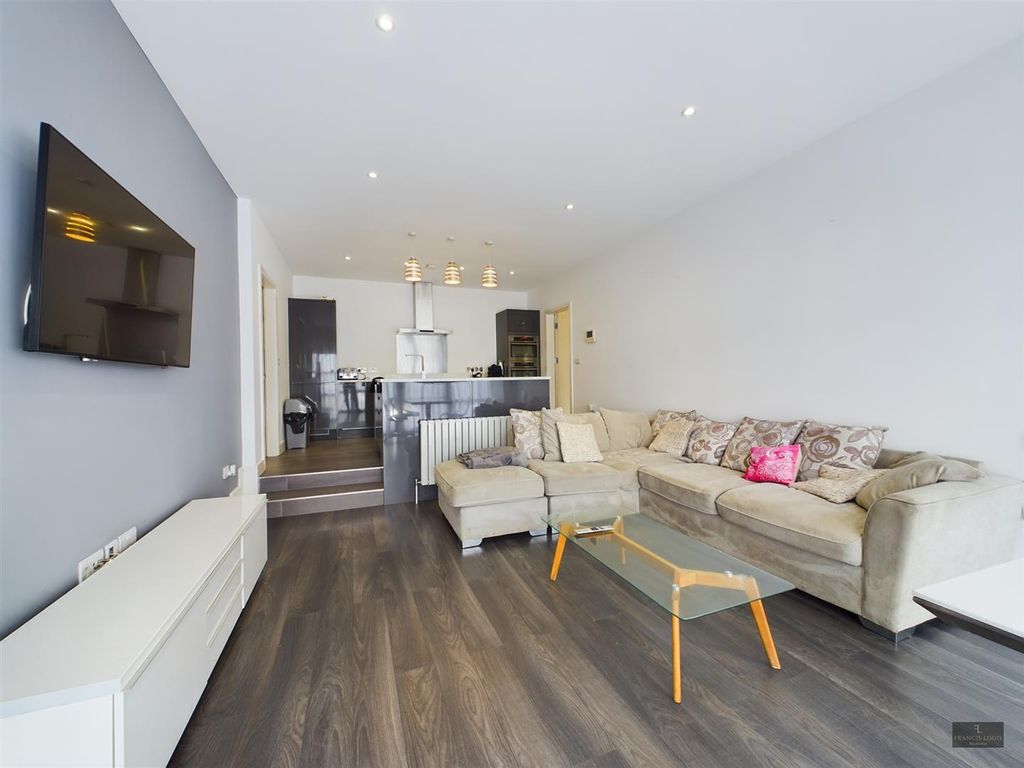 Property photo 1 of 8 Cam01856G0-Pr0103-Still003.Jpg
