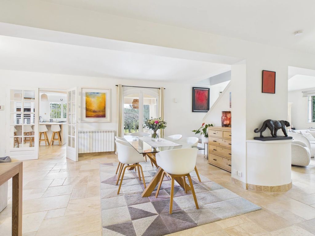 Property photo 2 of 27