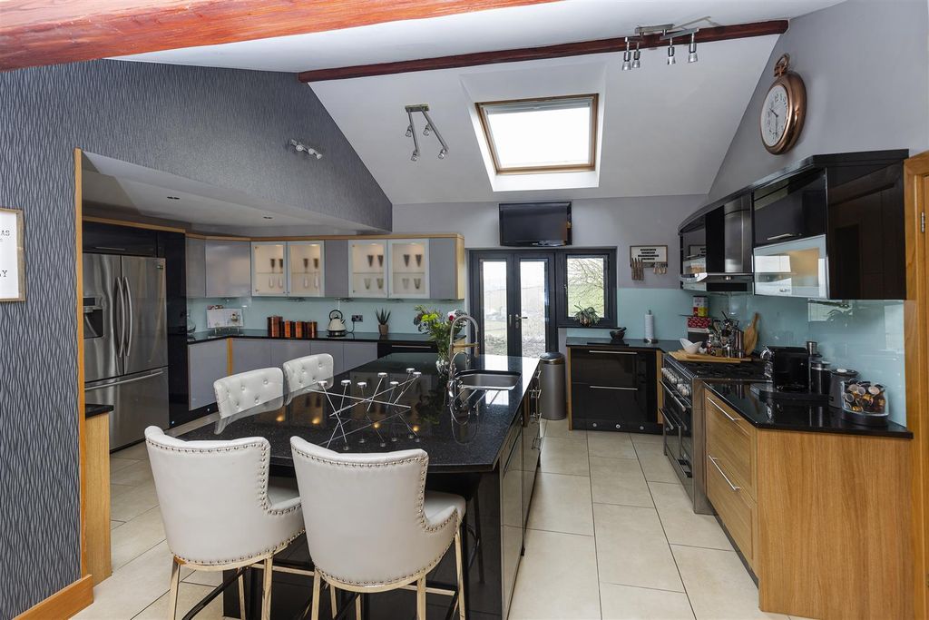 Property photo 3 of 87 Breakfast Kitchen