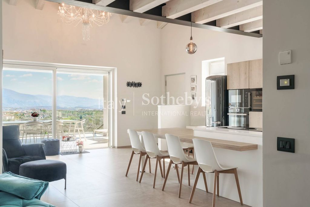 Property photo 2 of 27