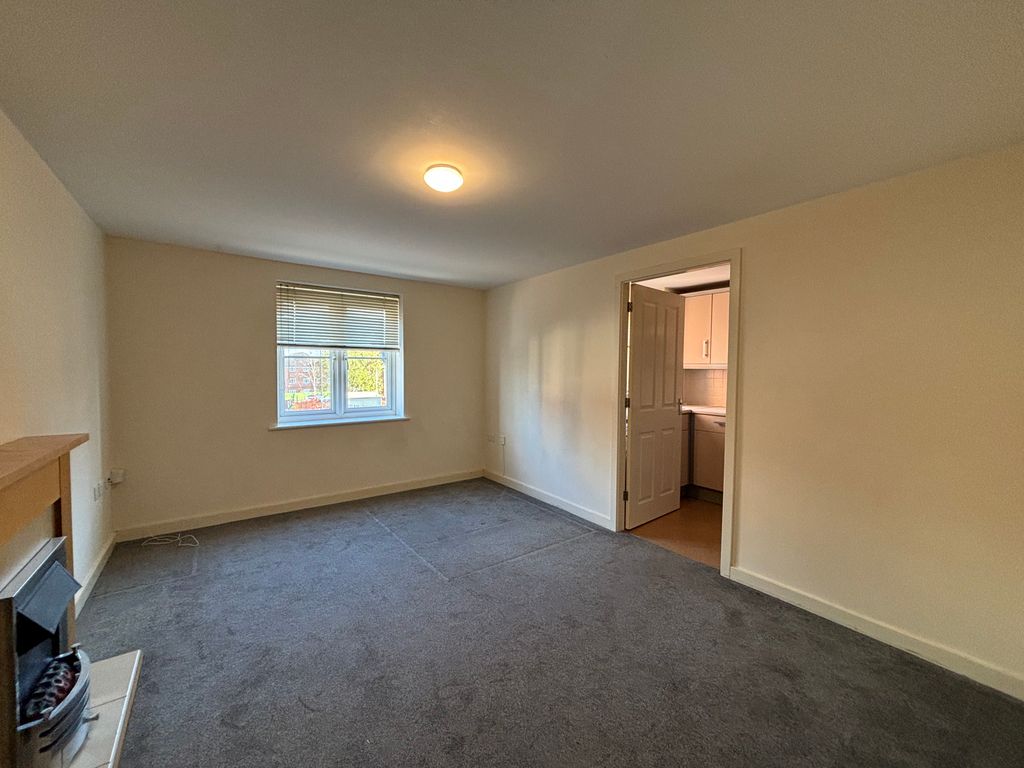 Property photo 2 of 5 Living Room