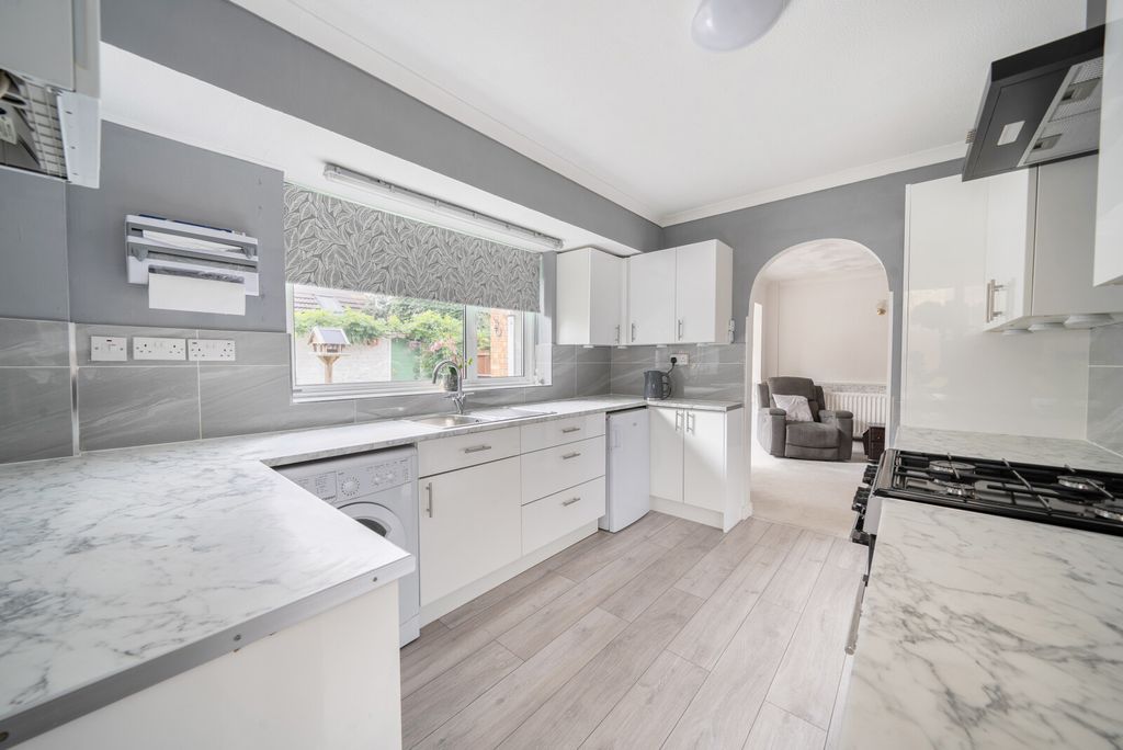 Property photo 3 of 17 1346522-10-68B846...