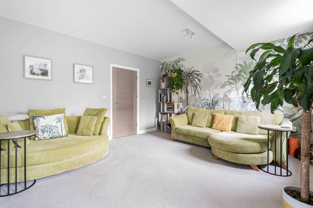 Property photo 2 of 25 Lounge