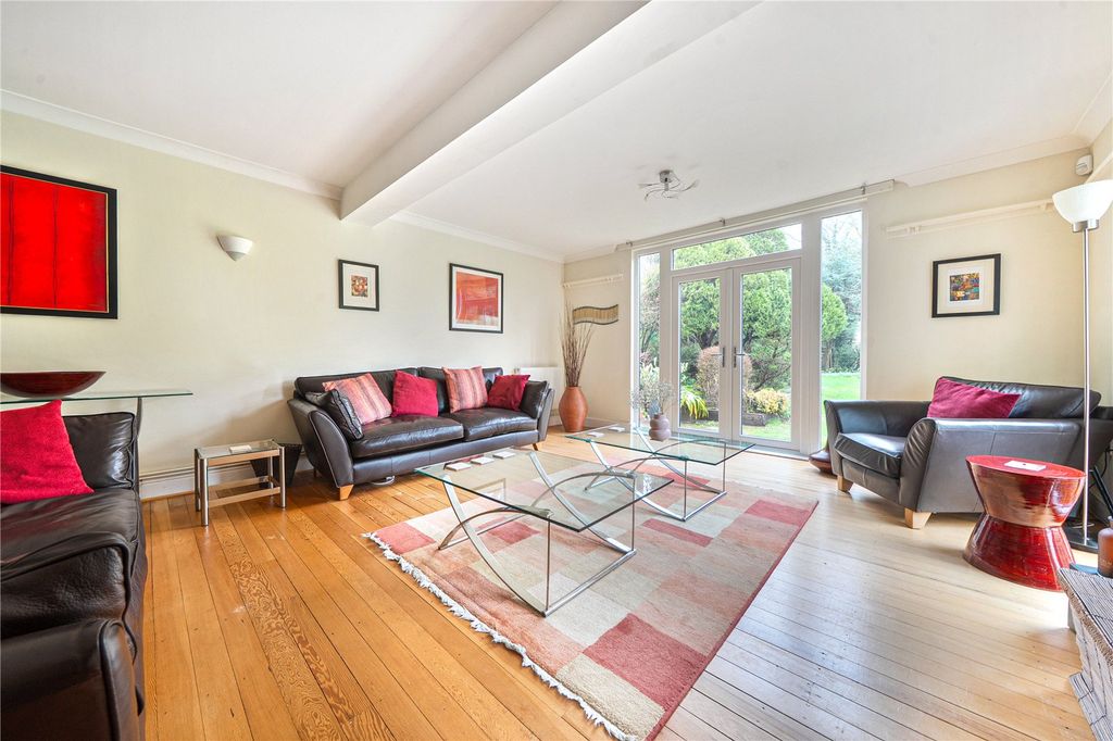 Property photo 3 of 26 Sitting Room