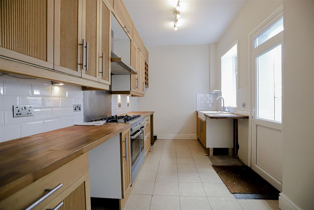 Property photo 2 of 15 61 Kitchen.Jpg