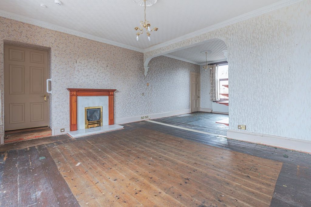 Property photo 3 of 27