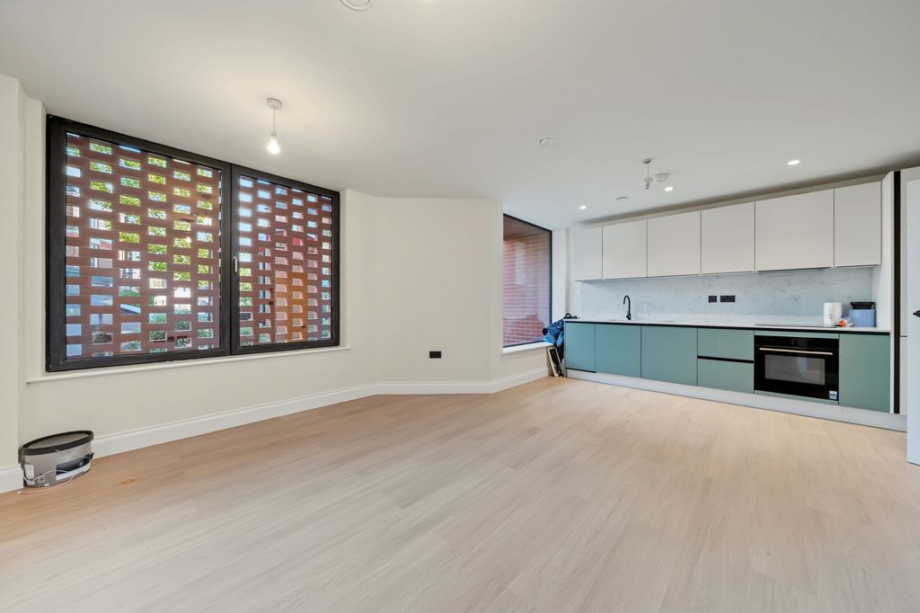 Property photo 1 of 16 Kitchen / Living Room