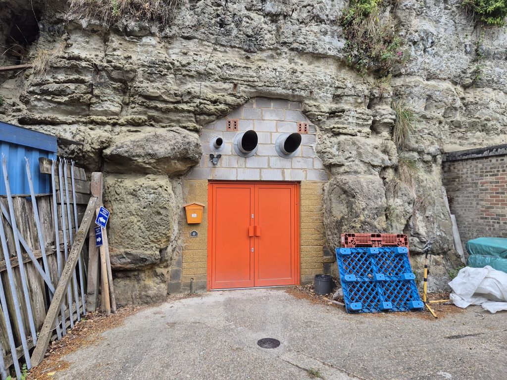 Property photo 1 of 4