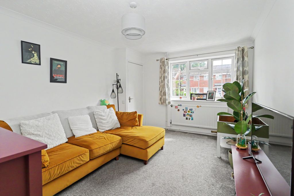 Property photo 2 of 10 Lb