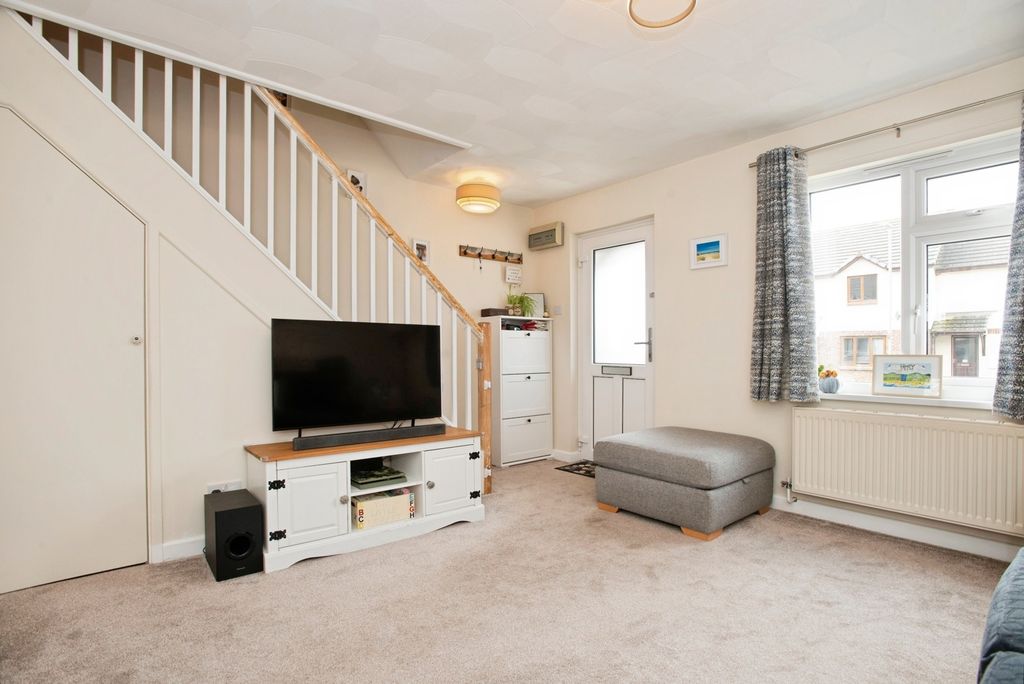 Property photo 3 of 26 Lounge