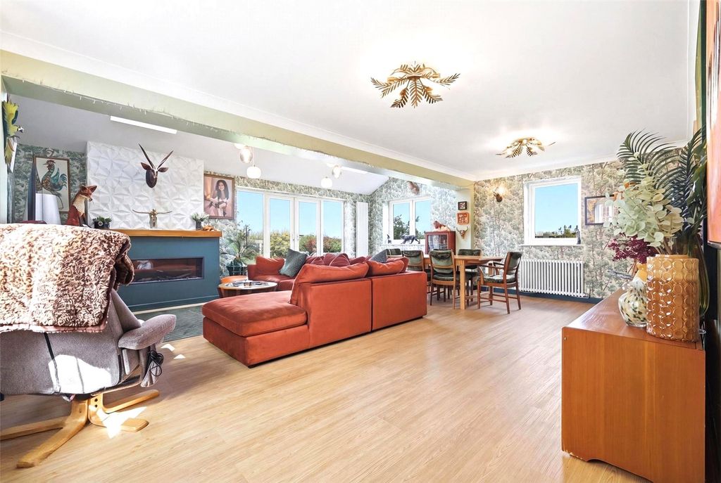 Property photo 3 of 23 Picture No. 30