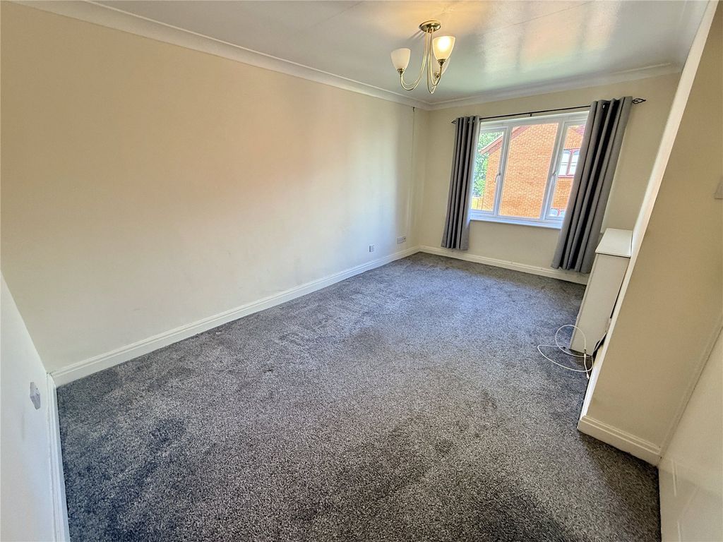 Property photo 2 of 9 Picture No. 12