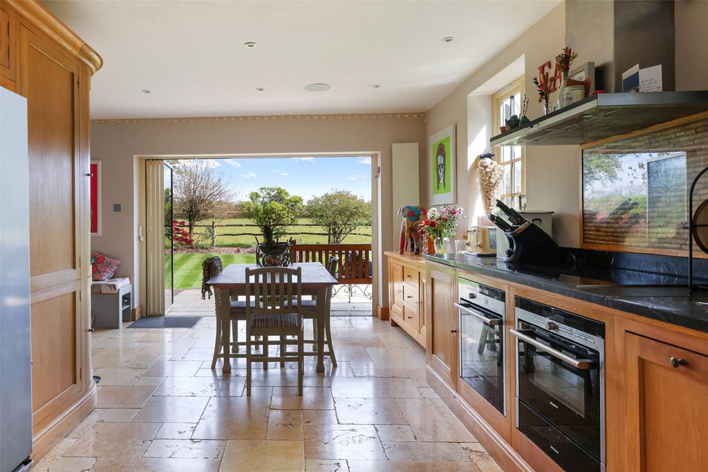 Property photo 2 of 23 Picture No. 10