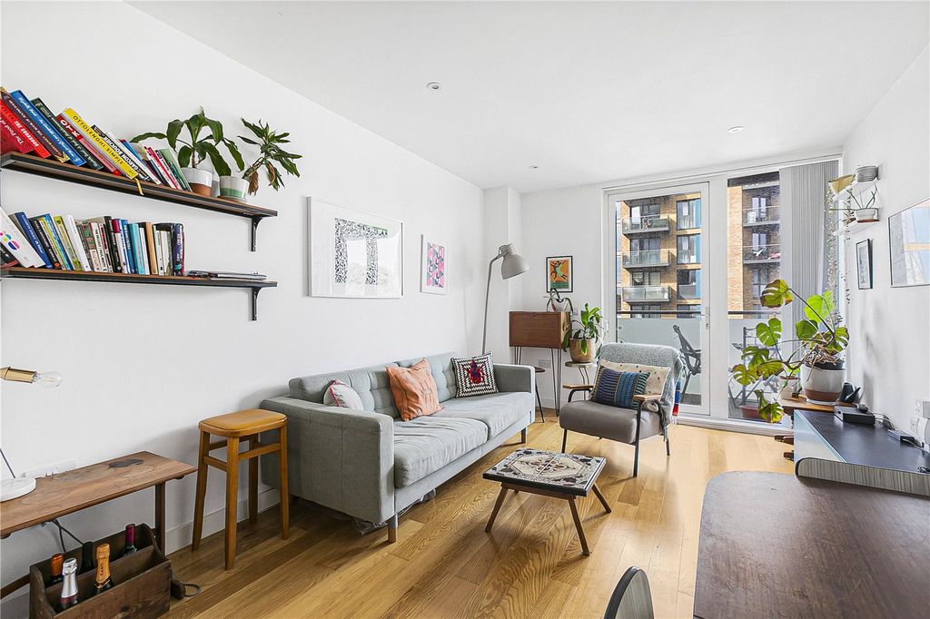 Property photo 1 of 21 Reception/Kitchen