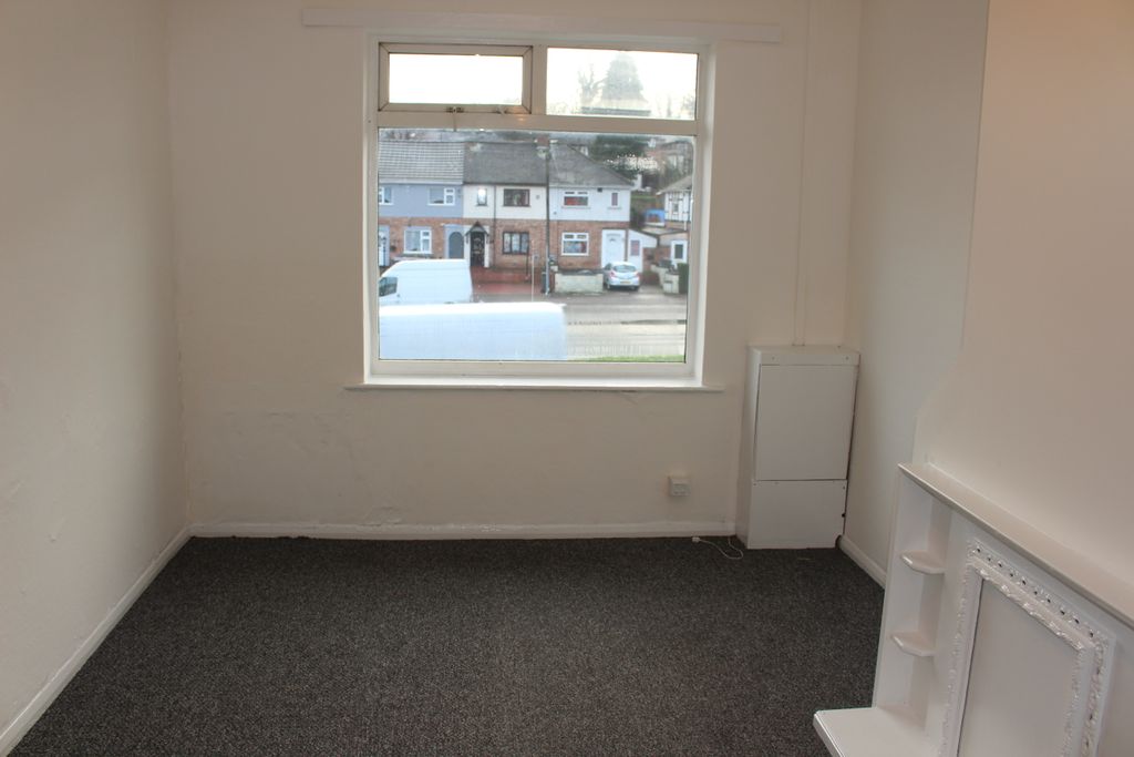 Property photo 3 of 11 Living Room