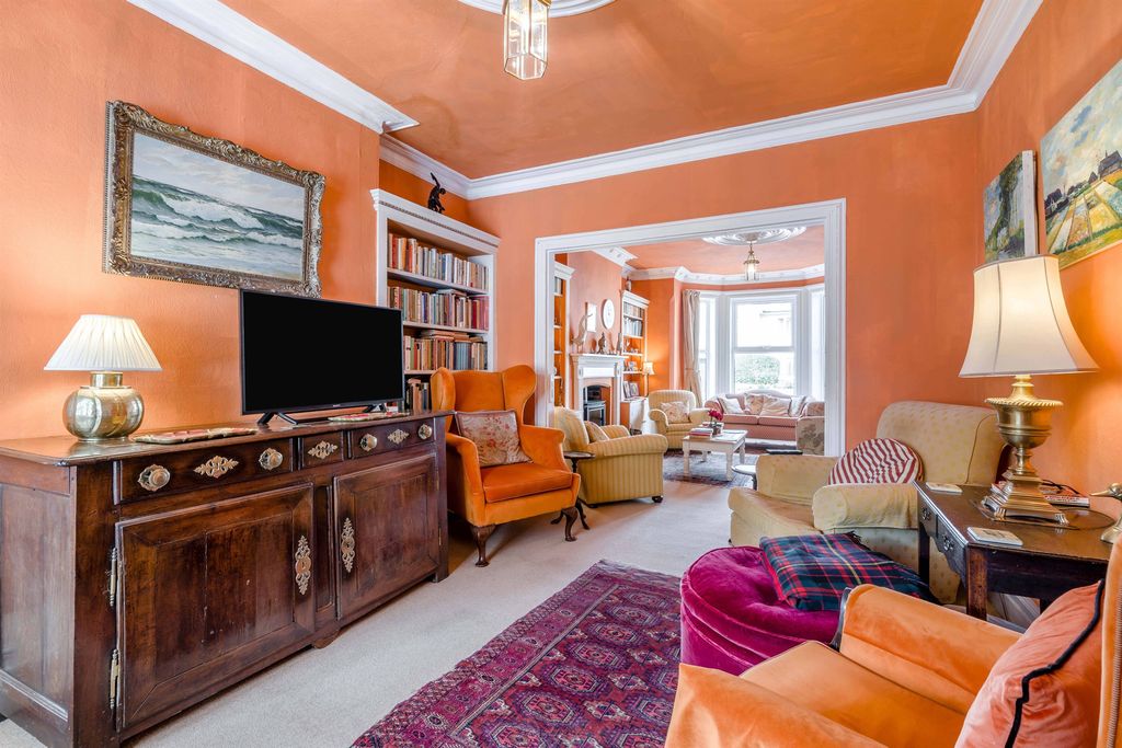 Property photo 2 of 18