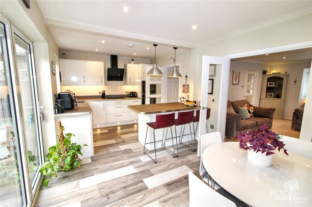 Property photo 3 of 15 Kitchen/Dining Room