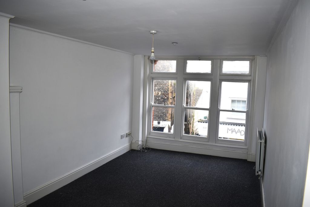 Property photo 1 of 7 Living Room