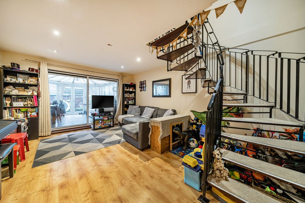 Property photo 2 of 13 1417058-3-6997321...