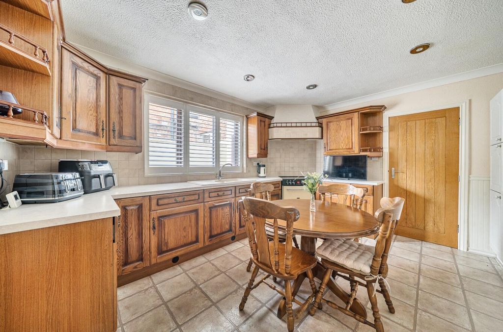 Property photo 2 of 19 1476890-14-6A27d92F7c21B.Jpg