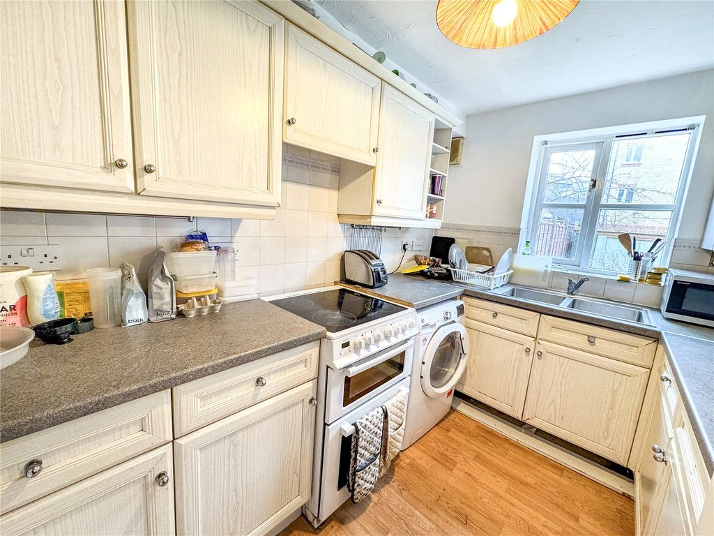 Property photo 2 of 8 Picture No. 14