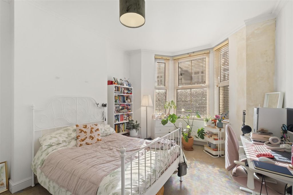 Property photo 3 of 9 Bedroom