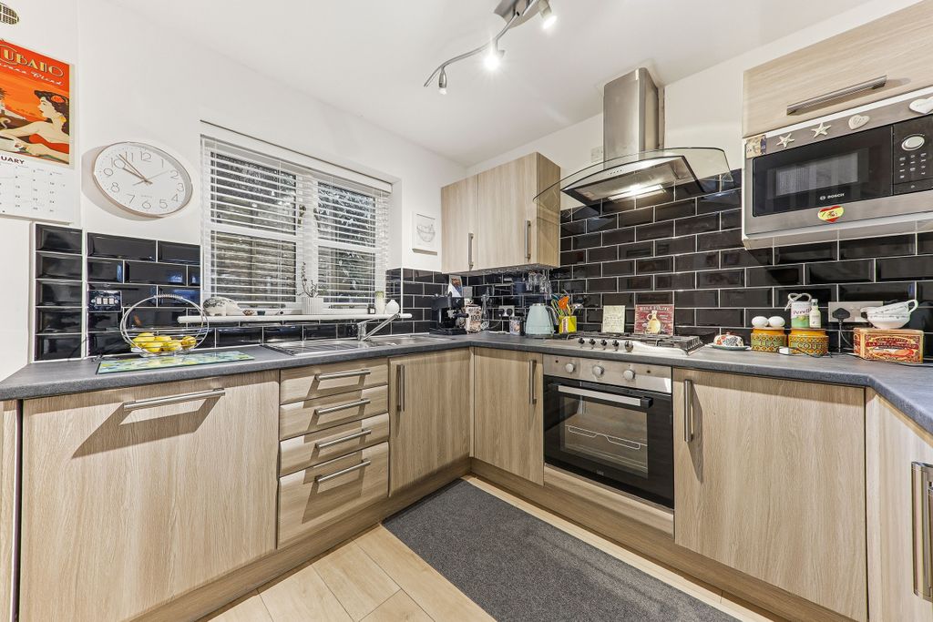 Property photo 3 of 13 Kitchen