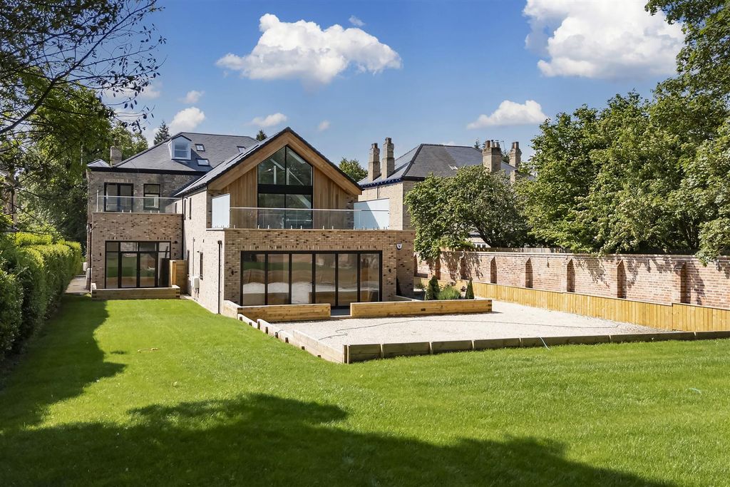 Property photo 1 of 16 Rear View