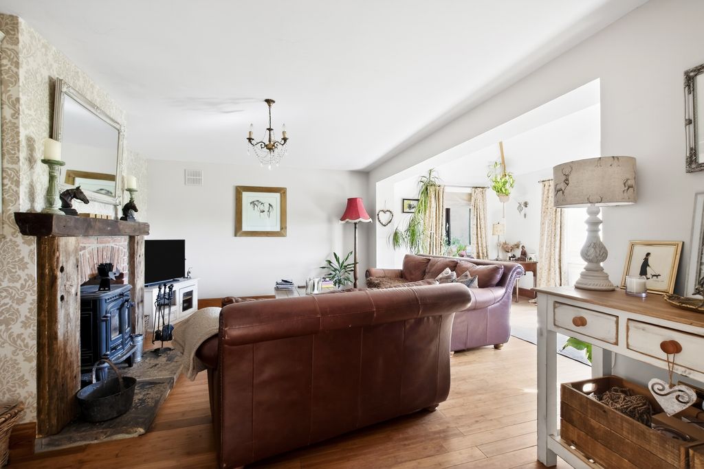 Property photo 3 of 23