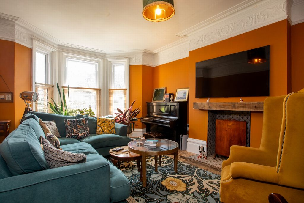 Property photo 3 of 31 Sitting Room