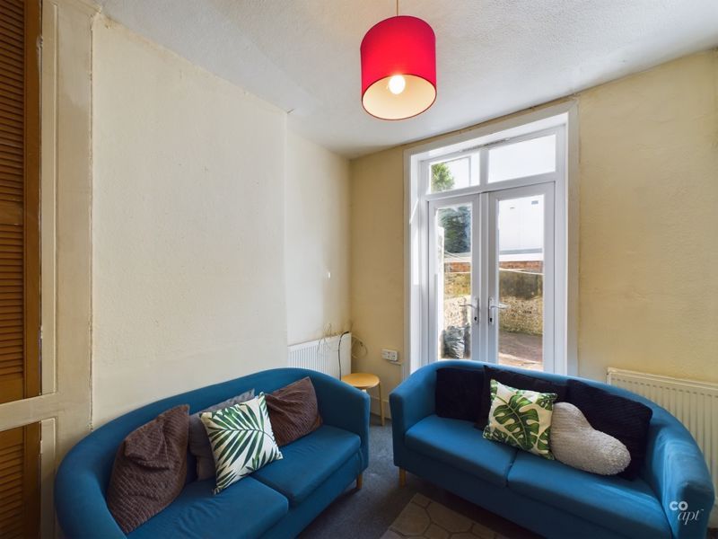 Property photo 3 of 11 Living Room