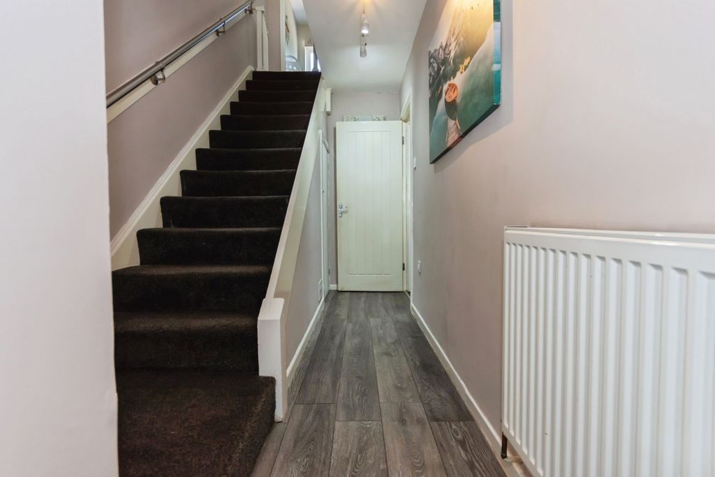 Property photo 3 of 20 Pbox-Img.Jpg